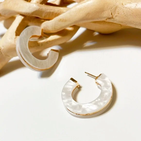 Minimalist hoop earrings - Picture 1 of 5